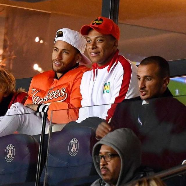 Mbappe con la Chaqueta del New Team 