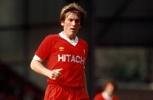 Kenny Dalglish con la camiseta del Liverpool en 1979